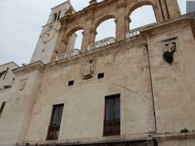 La facciata del palazzo: l�edificio � su tre livelli 